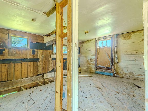 5th image of 3208 Black Oak St