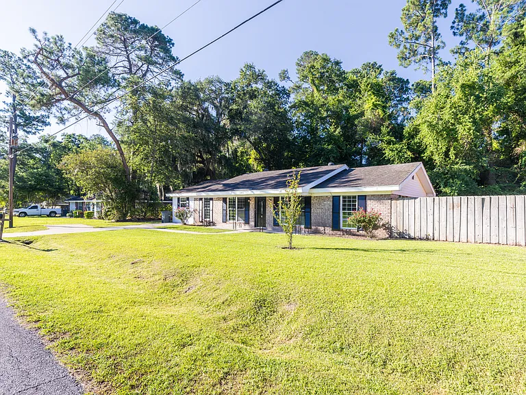 306 Floyd St — Photo 3
