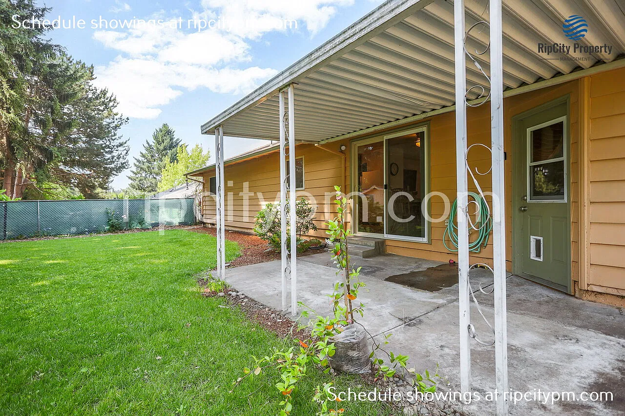 Spacious 3-Bedroom Home with Huge Private Fenced Yard & Covered Patio- $2,295/month. 11430 SW 121... — Photo 2