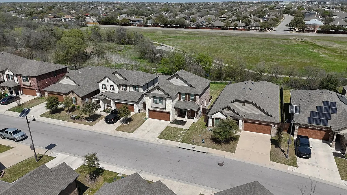 Building Photo - 404 Kaden Prince Dr