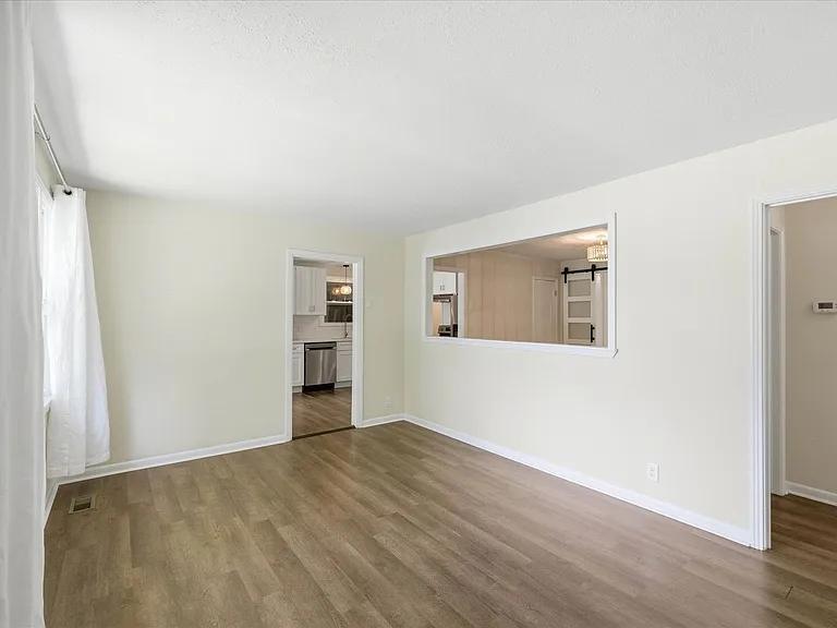 37 Hillsboro Rd — Photo 6