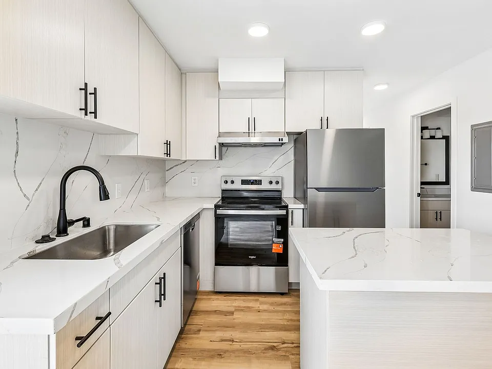 The Mayer @ PB | Modern Pacific Beach Apartments Near the Coast