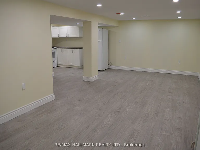 9884 Bayview Ave #LOWER — Photo 10