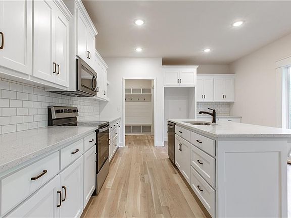 3rd image of 7360 NW Clore Dr