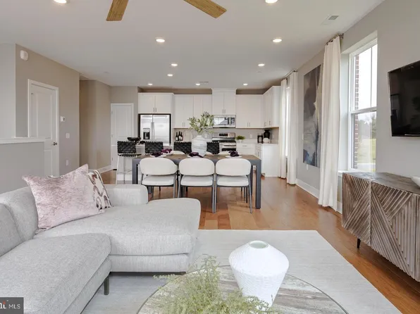 146 Leona Stewart Ln, Pennington, NJ 08534