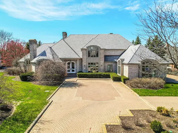 140 Braymore Ct, Inverness, IL 60010