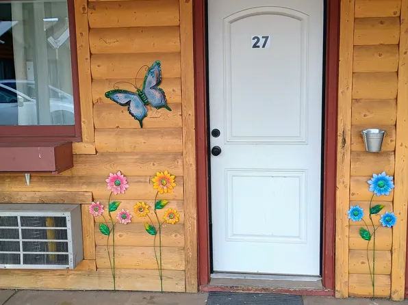 960 N 3rd St, Laramie, WY