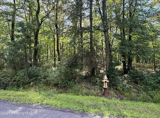 71 Peace Pipe Dr, Hazleton, PA 18202