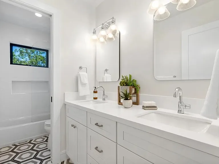 358 Iris St — Photo 24