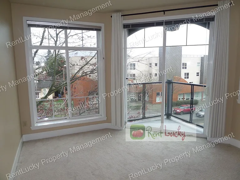 4031 Aurora Ave N #301 — Photo 14