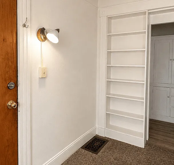 704 Stoughton St — Photo 14