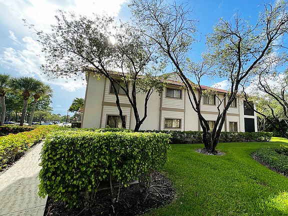 3rd image of 1103 Duncan Cir APT 104