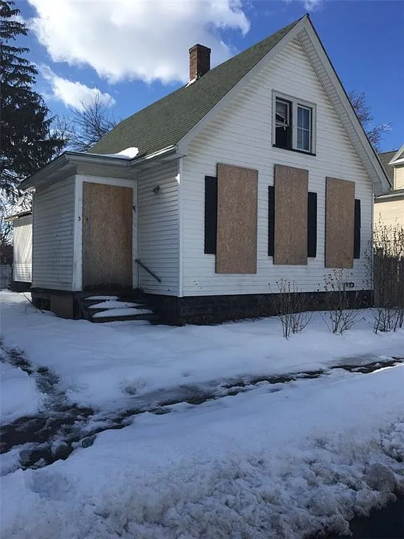 35 Lill St photo 1