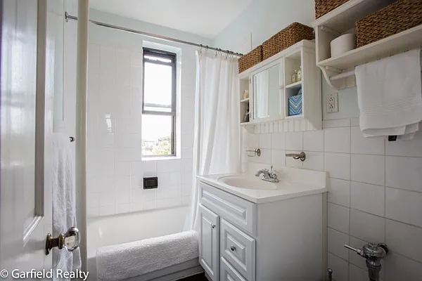 Rented by Garfield Realty  | media 25