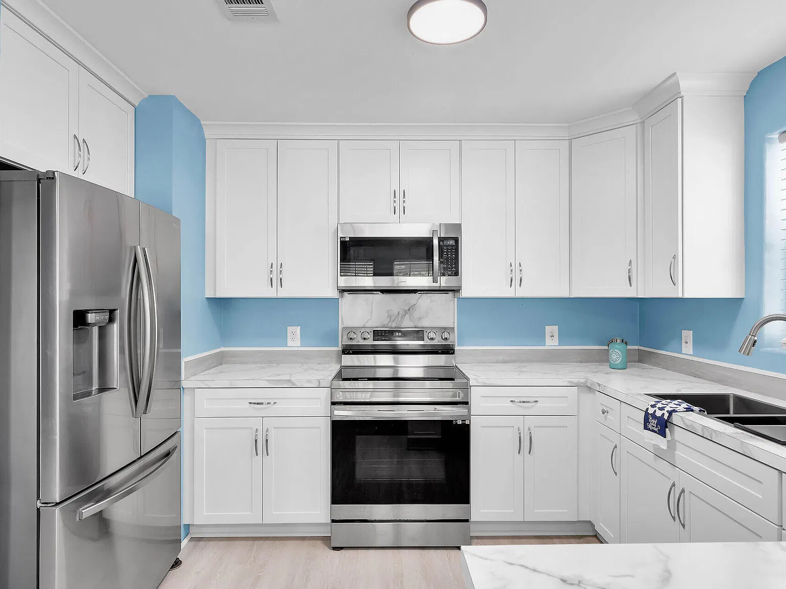 3 bed, 2.0 bath, 1144 sqft, $3,500 — Photo 3