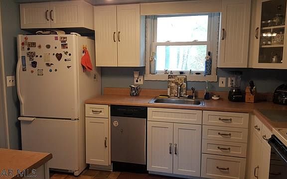 5th image of 119 Gail St