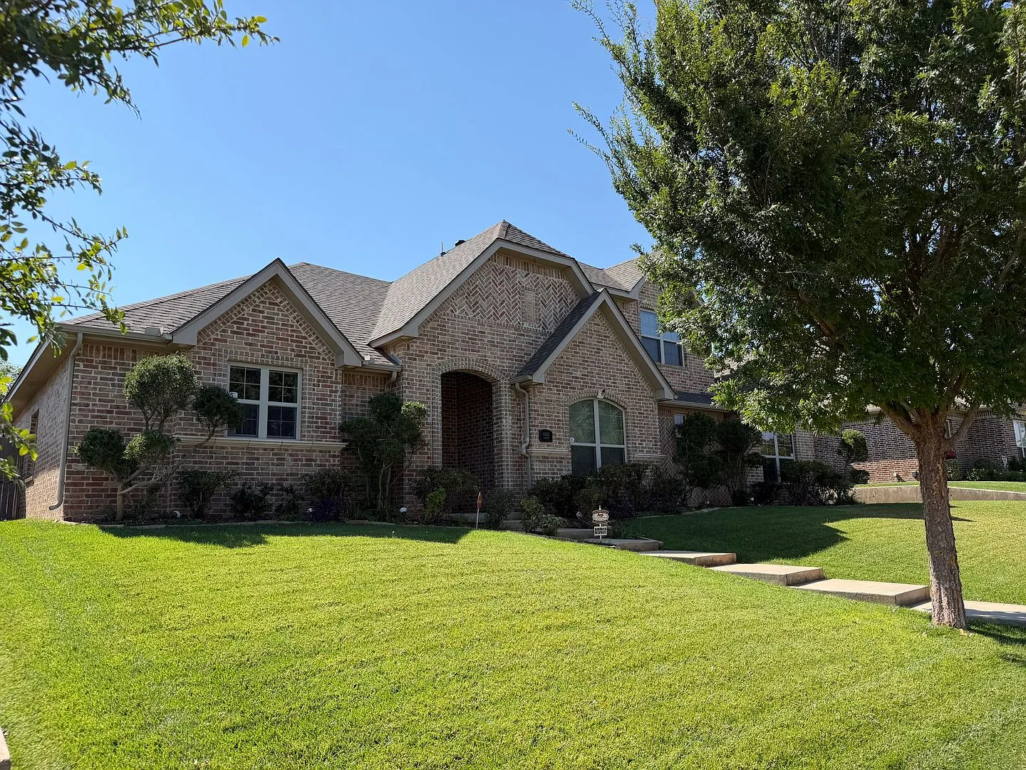 Exquisite luxury home with lots of functionality and space in Greenways — Photo 3