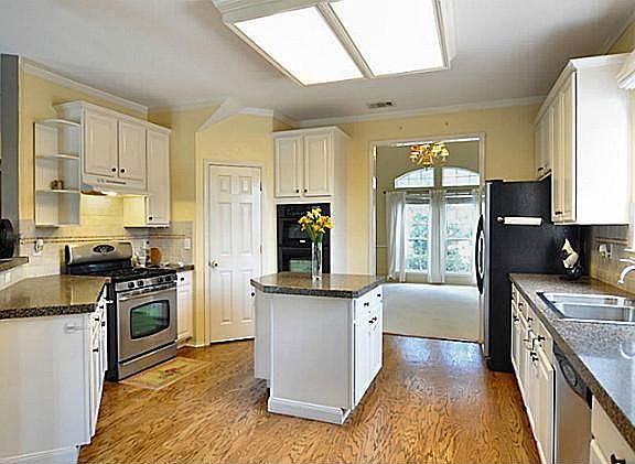 5th image of 429 Willow Bend Dr