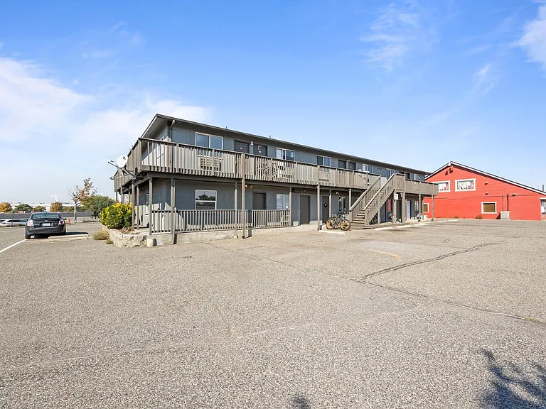 2153 Stevens Dr — Photo 12