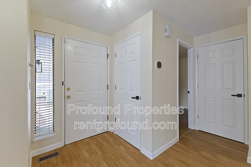 2 bed, 1.0 bath, 963 sqft, $2,080 — Photo 2