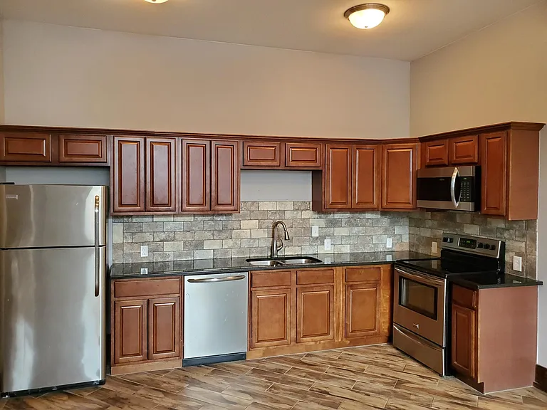 214 W Elm St #103 — Photo 4
