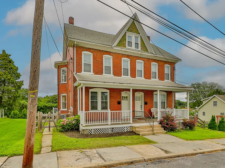421 Union St — Photo 2