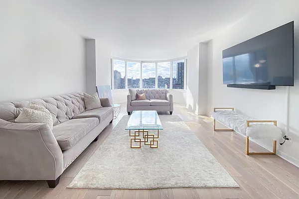 330 East 38th Street #19Q