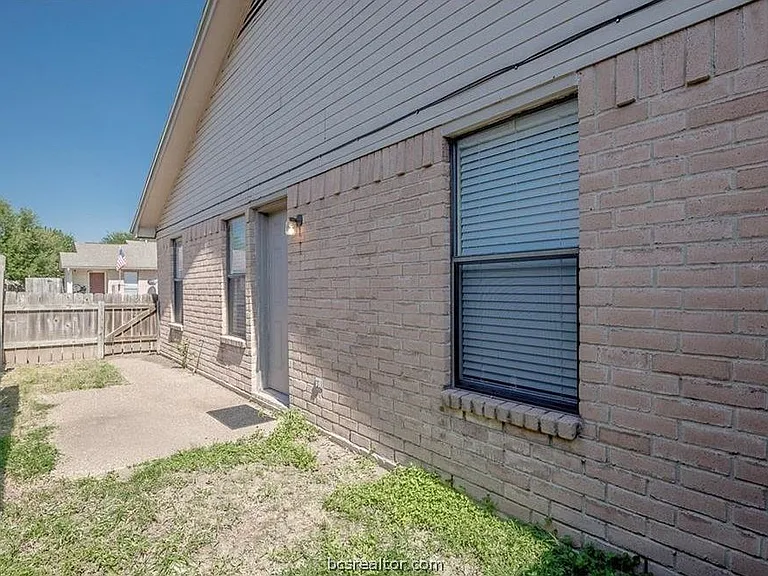 2515 Hickory Dr — Photo 14