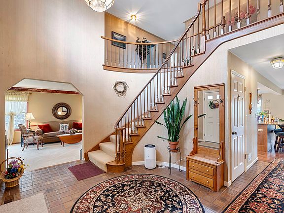5th image of 887 N Dovington Ct