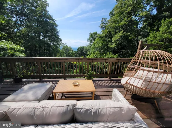1614 High Top Rd, Linden, VA 22642
