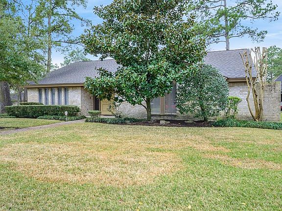 This traditional home has a fenced backyard, Zoned to the acclaimed Klein Schools.