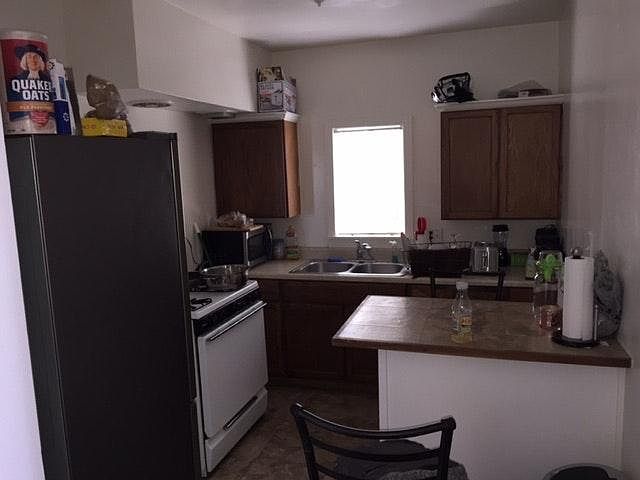 2nd image of 427 E 5th St