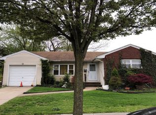 4 Jesse St, Freeport, NY 11520