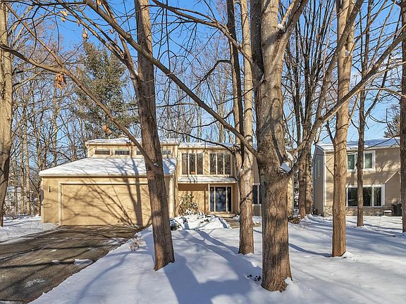 4th image of 1485 N Folkstone Ct