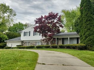 4407 Westover Dr, West Bloomfield, MI 48323