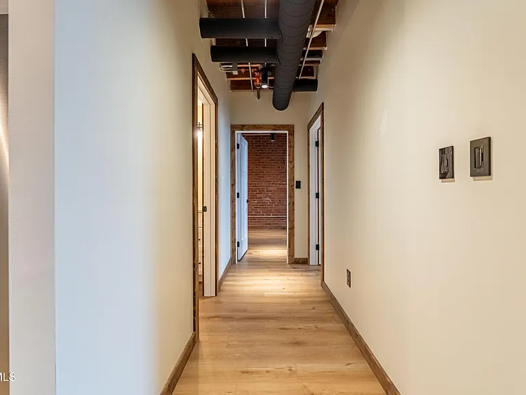453 E Main St — Photo 8