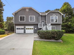 880 Burning Bush Dr, Loganville, GA 30052