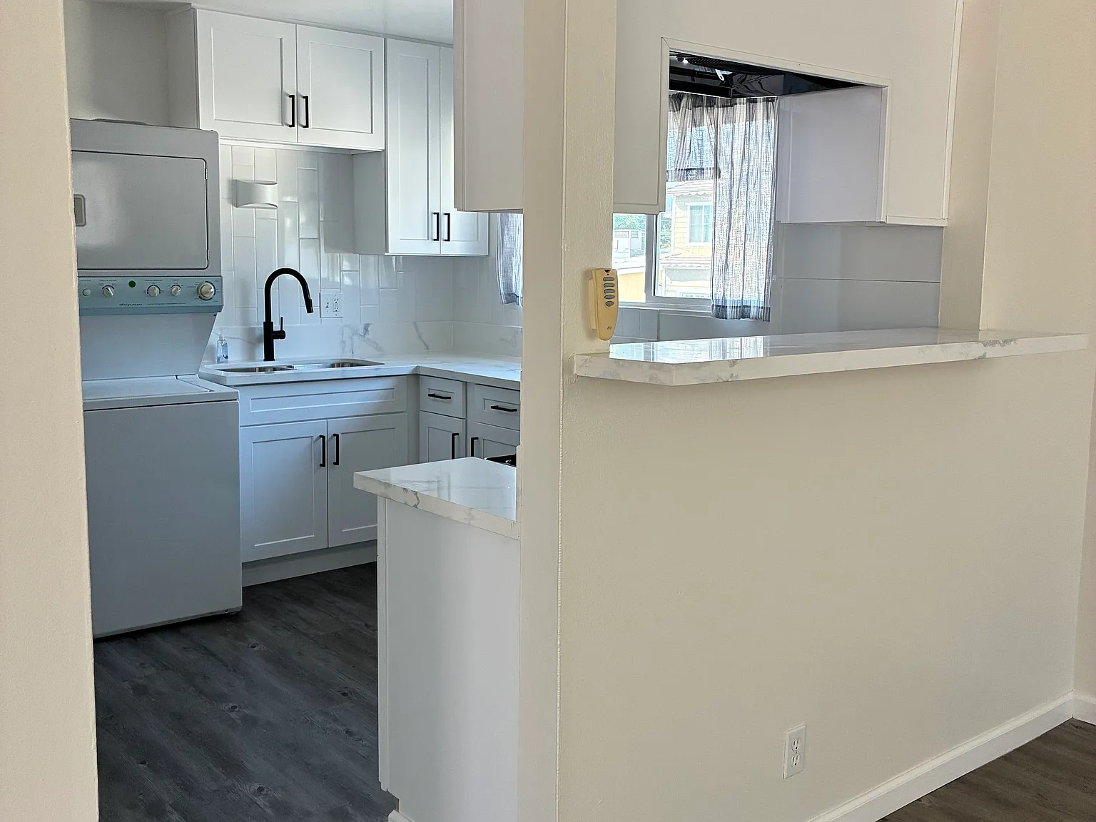 2 bed, 900 sqft, $2,400 — Photo 4