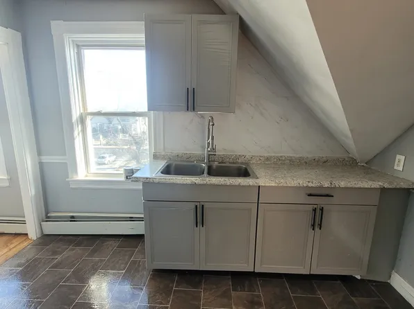 54 Villa Ave Fl 3rd, Cranston, RI 02905