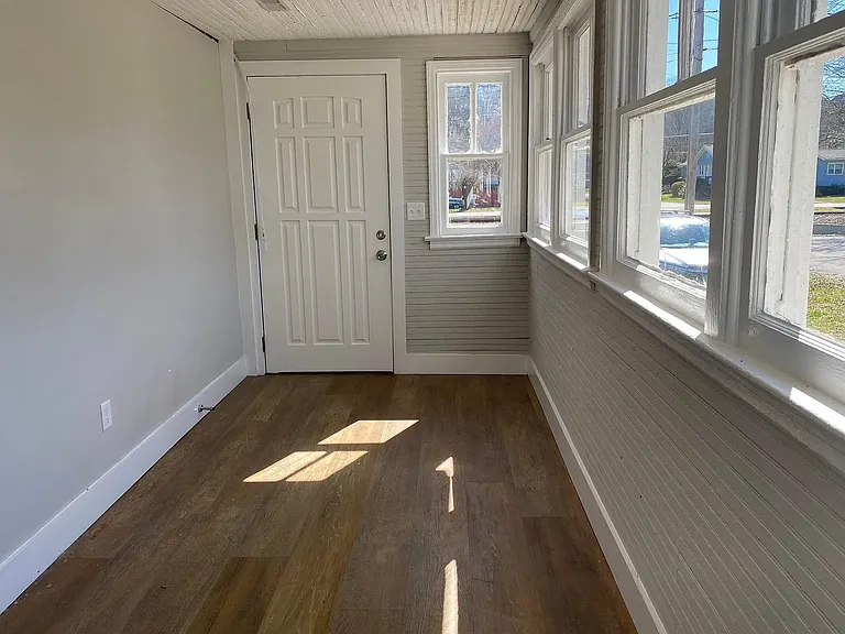 2035 Lyndon Ave — Photo 9