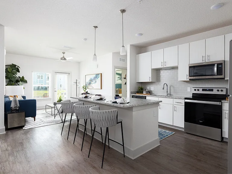 Century Vista Palms — Photo 9