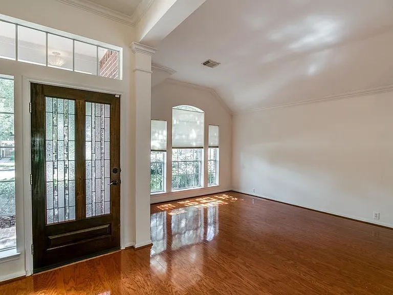 1718 Bumelia Ct — Photo 2