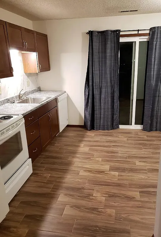 2 bed, 1.5 bath, 800 sqft, $825 — Photo 1