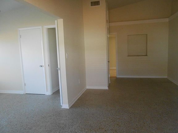5th image of 19067 SE Hillcrest Dr