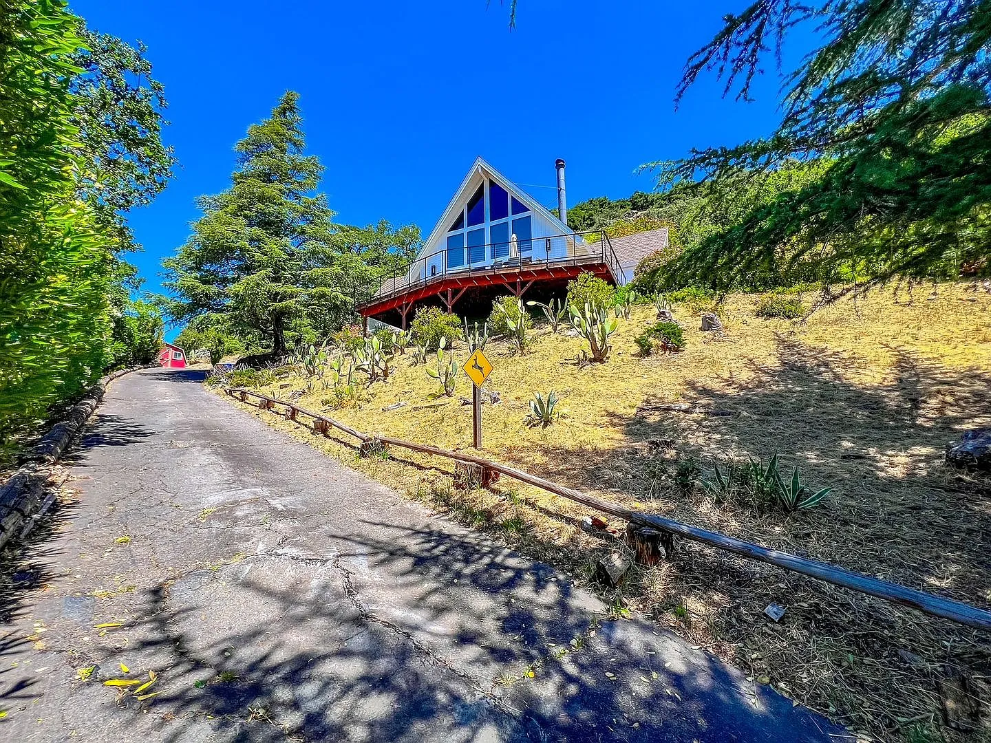 Stunning Alta Heights Hillside Home with Panoramic Views & Expansive Deck — Photo 2