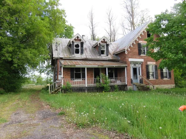 2432 Chateaugay St, Fort Covington, NY 12937