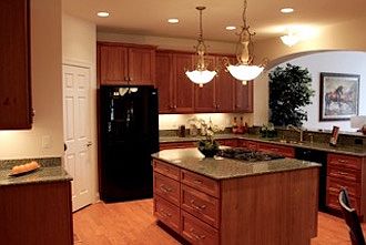 Kitchen w/ island cooktop