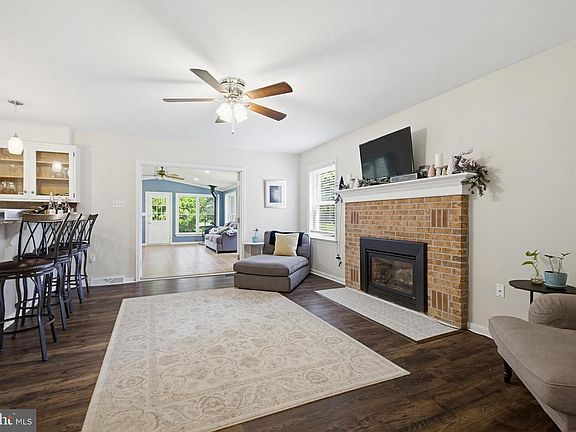 3rd image of 35 Pinewood Ave