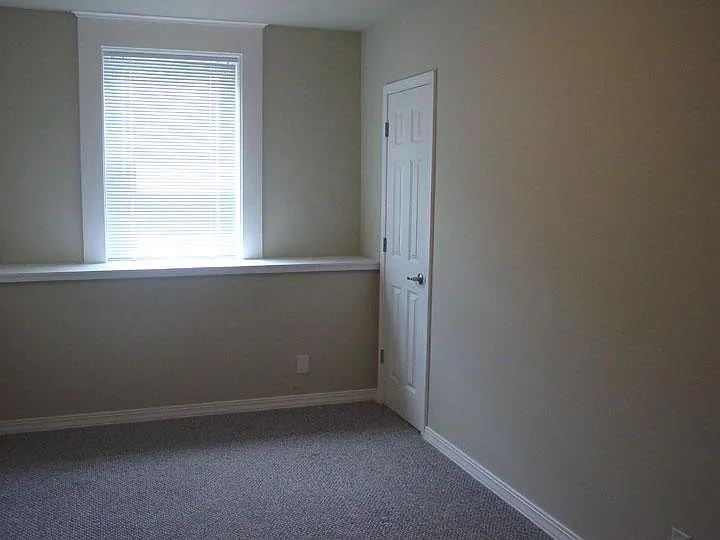 152 S Madison Ave #B — Photo 6