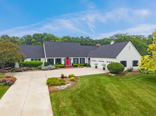 1S853 Grove Hill Dr, Batavia, IL 60510